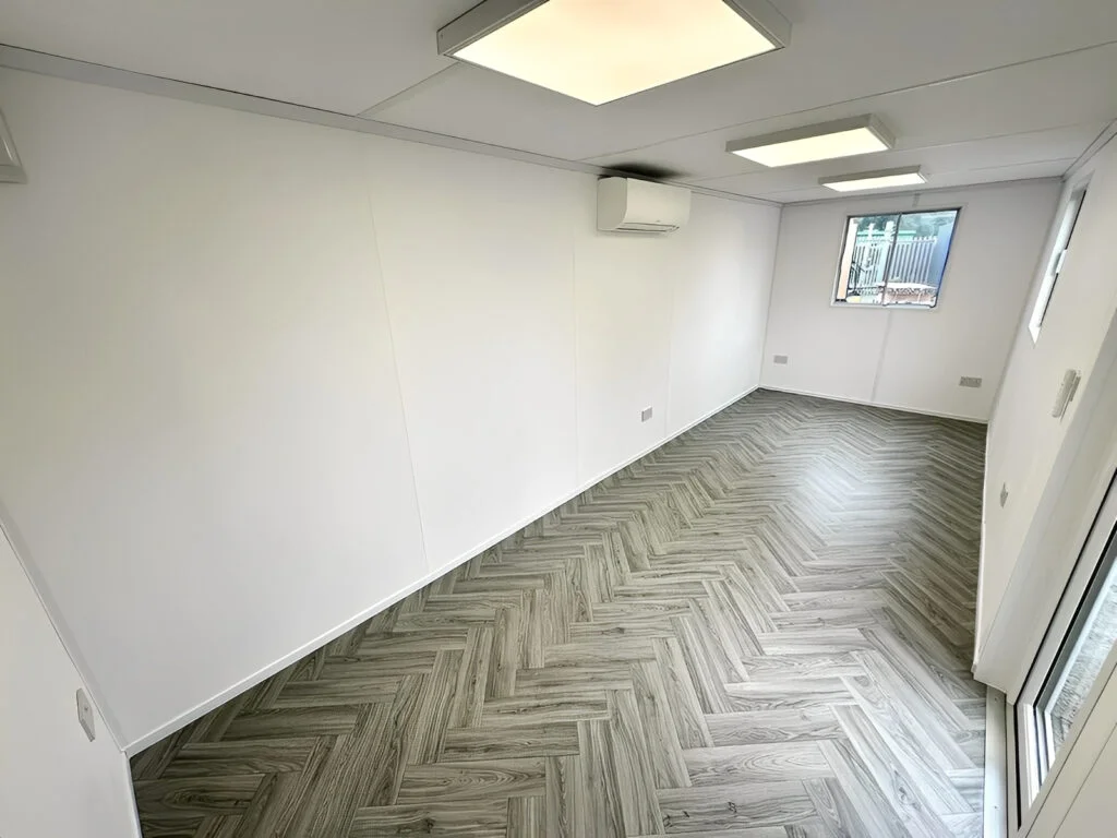 21ft x 8ft Custom Office Cabin – Refurbished Portable Building with A/C & Glazed Door - Image 10