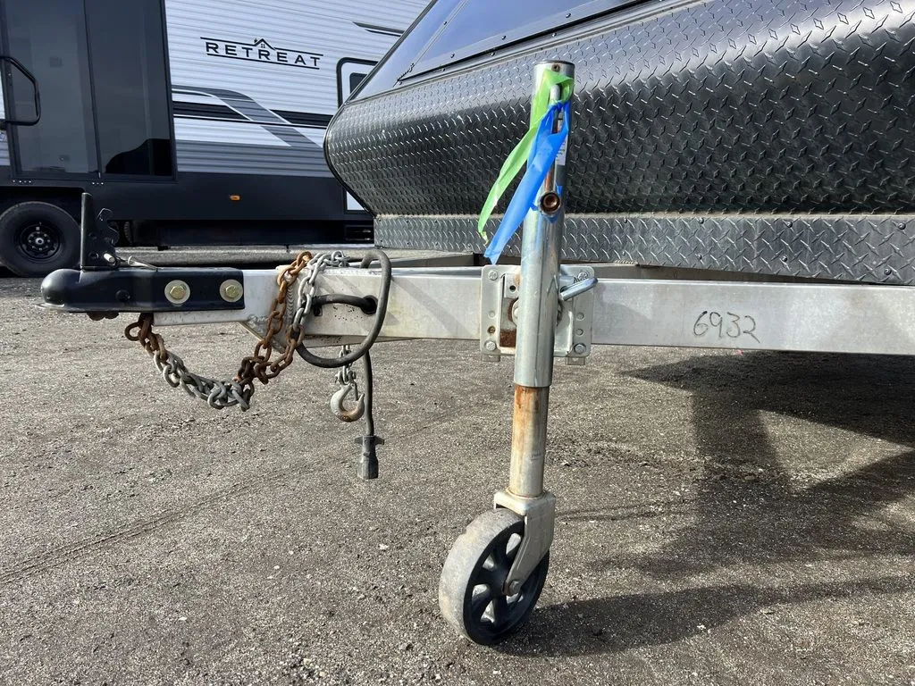 Aluminum 2-Place Crossover/Hybrid w/Blackout PKG - Image 5