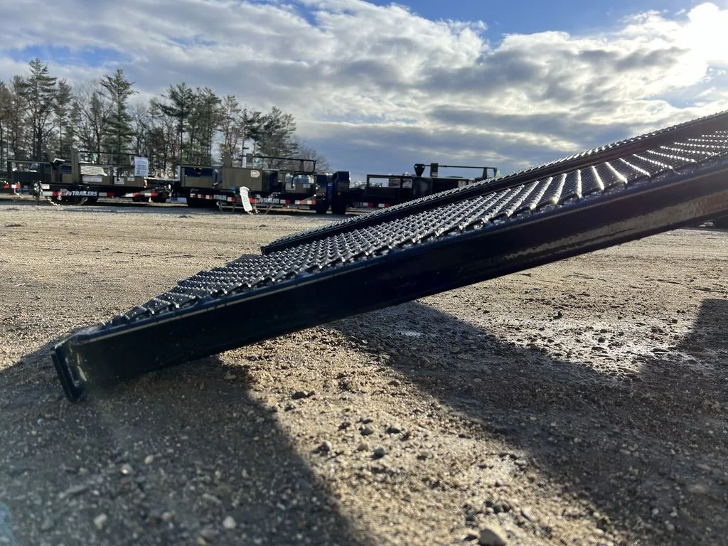 2024 Diamond C 8.5×22 7K Deckover Trailer w/Slide-In Ramps - Image 8