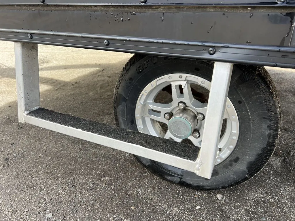Aluminum 2-Place Crossover/Hybrid w/Blackout PKG - Image 6