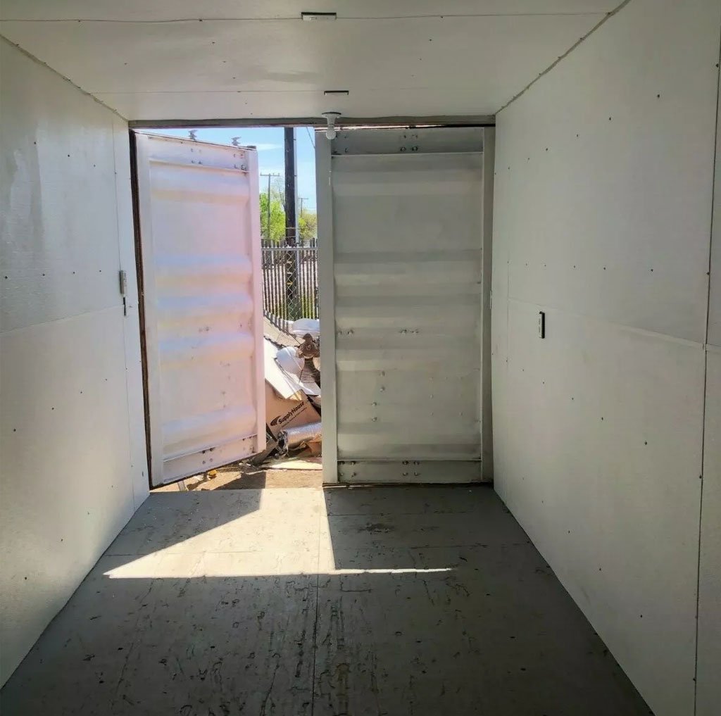 20 ft Insulated Shipping container Greenhouse - Image 3