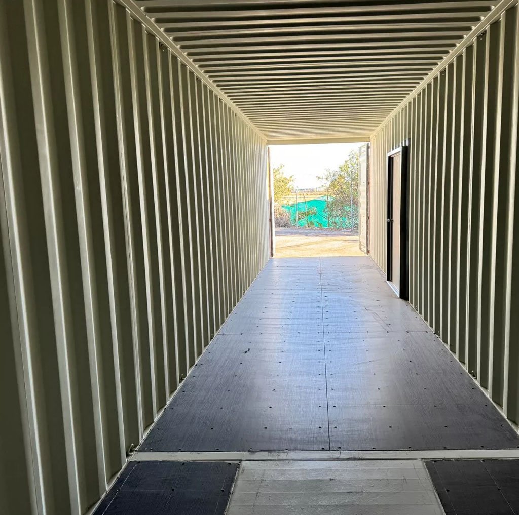 40ft shipping container with man door - Image 9