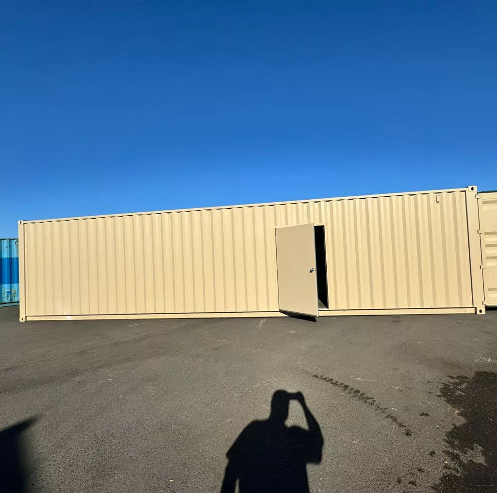 40ft shipping container with man door - Image 3